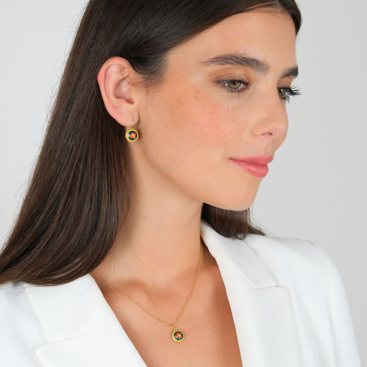 Colar Caramujo Verde e Vermelho em Prata Dourada