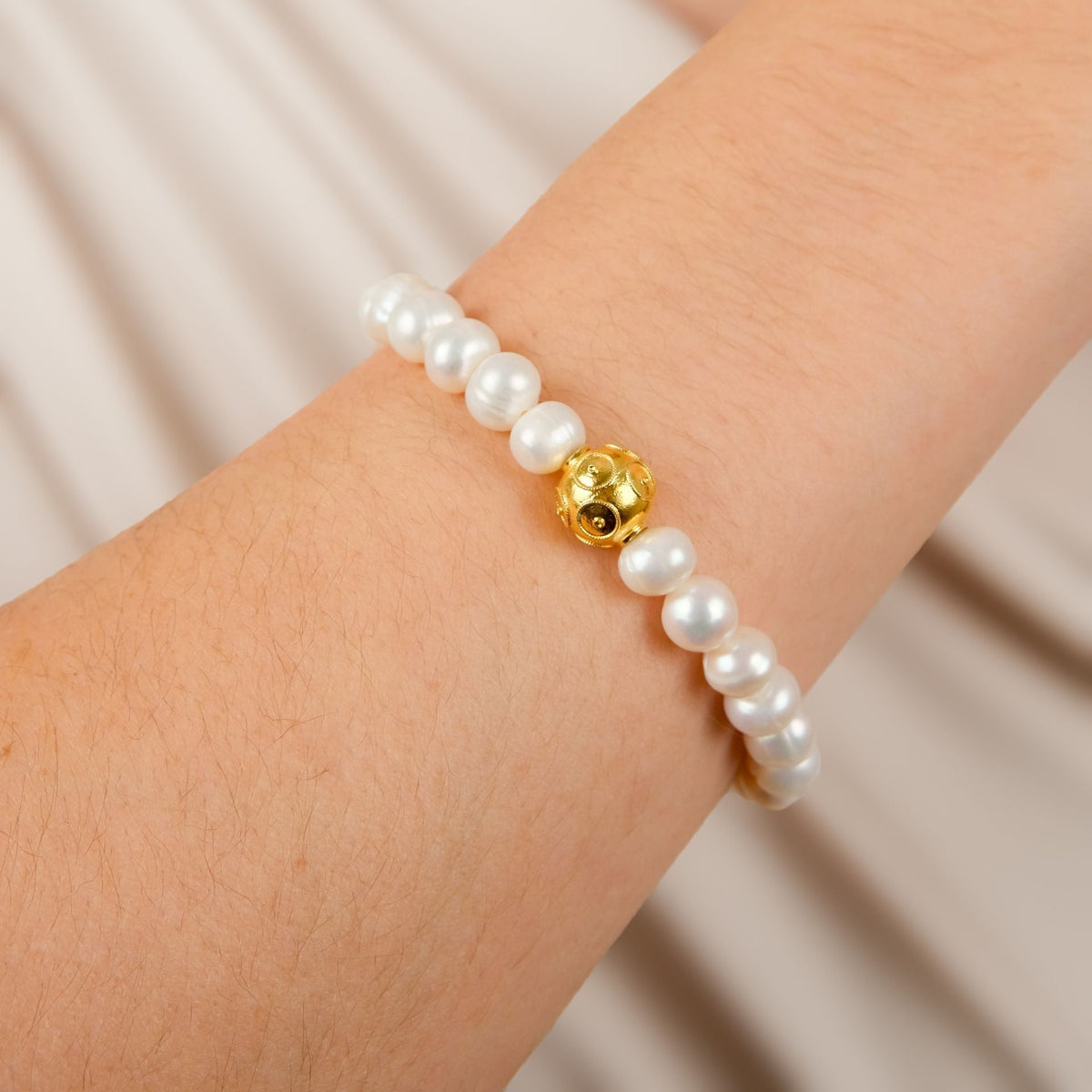 Pulseira com Conta de Viana em Prata Dourada com Pérolas