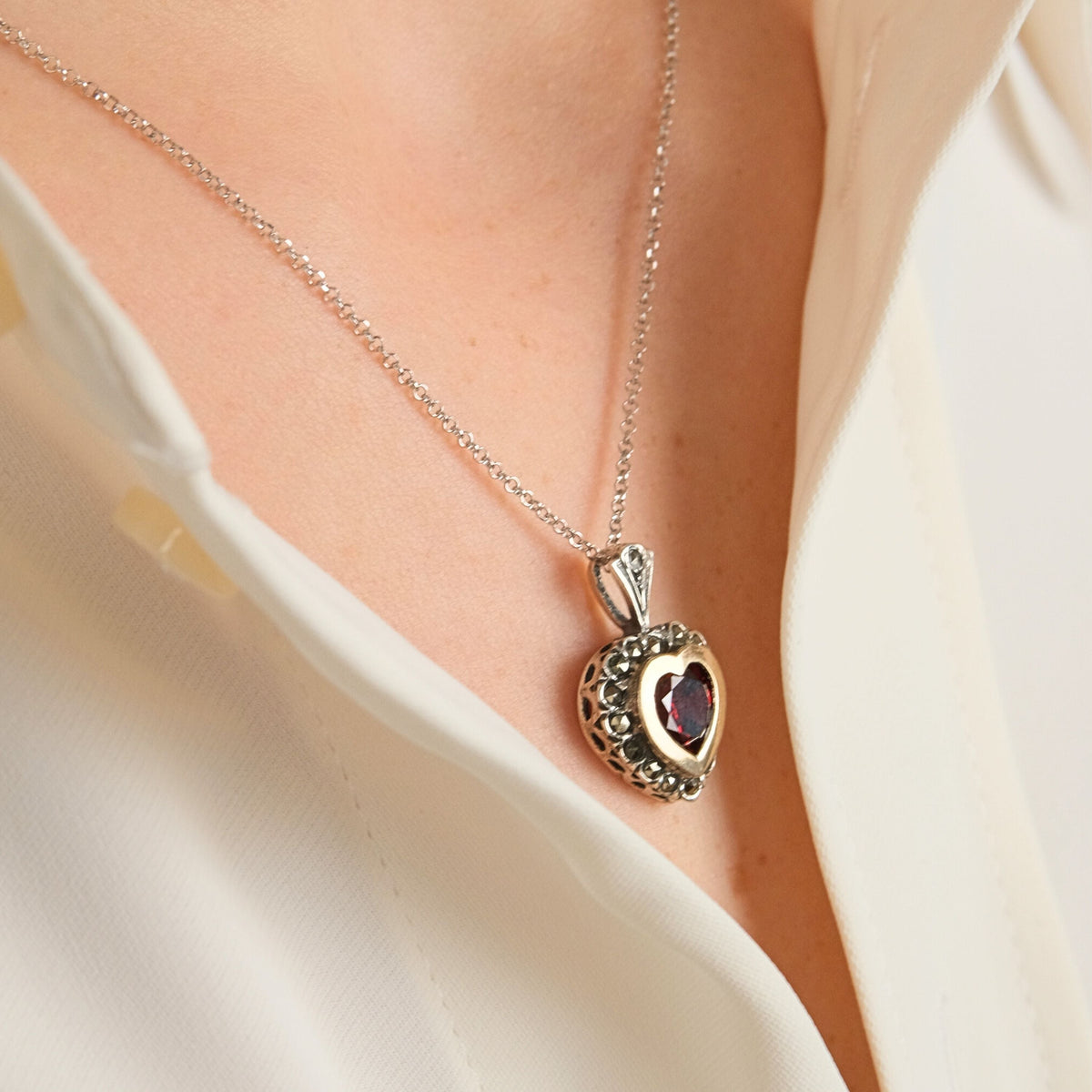 Colar Vintage Vermelho em Prata e Ouro