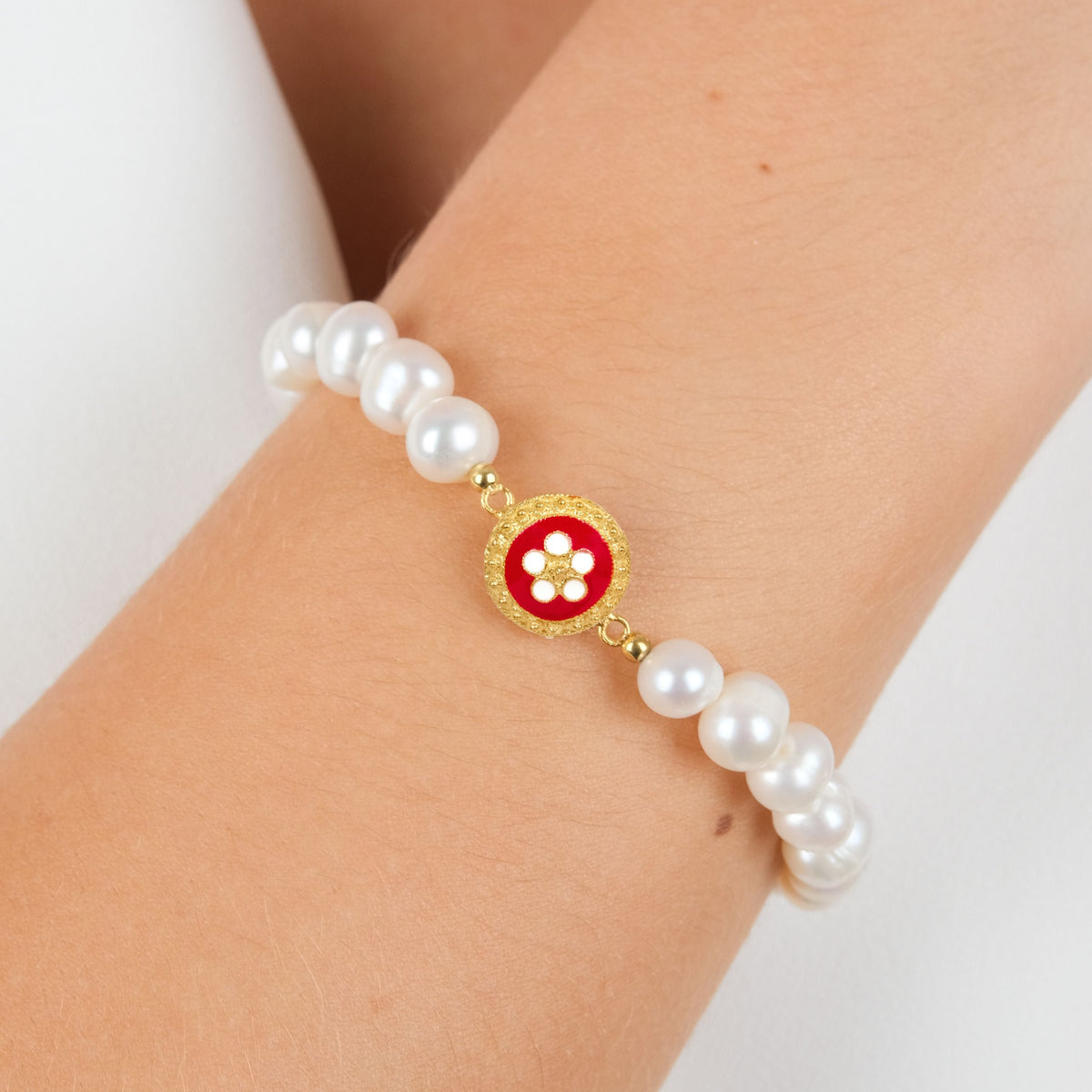 Pulseira Caramujo Vermelho em Prata Dourada com Pérolas
