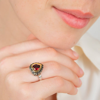 Anel Vintage Vermelho em Prata e Ouro