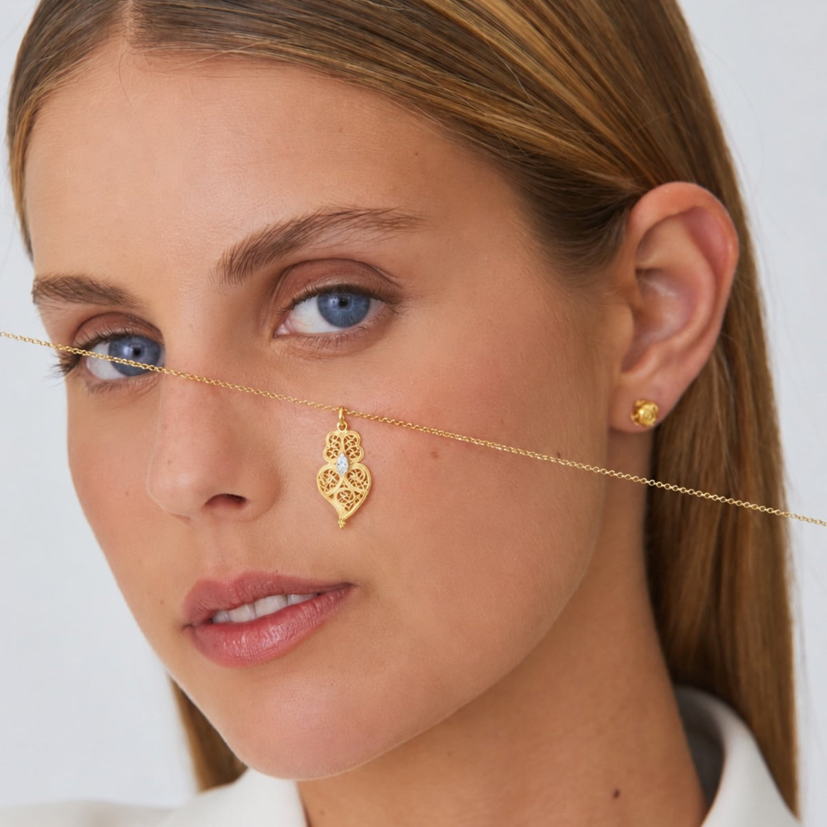 Colar Coração de Viana Transparente em Prata Dourada