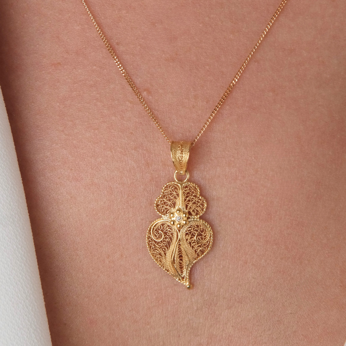 Colar Coração de Viana Flor em Ouro 19,2Kt com Diamante
